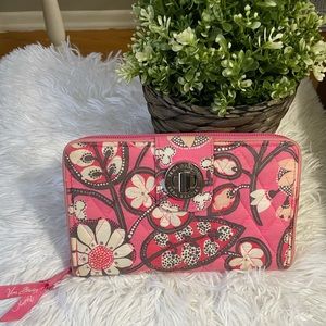 Vera Bradley wallet 💓